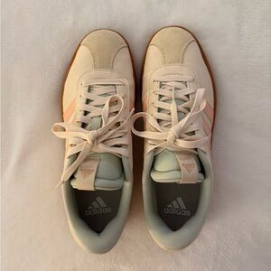 Adidas Women’s VL Court 3.0 Cream and Pink Sneakers size 9
